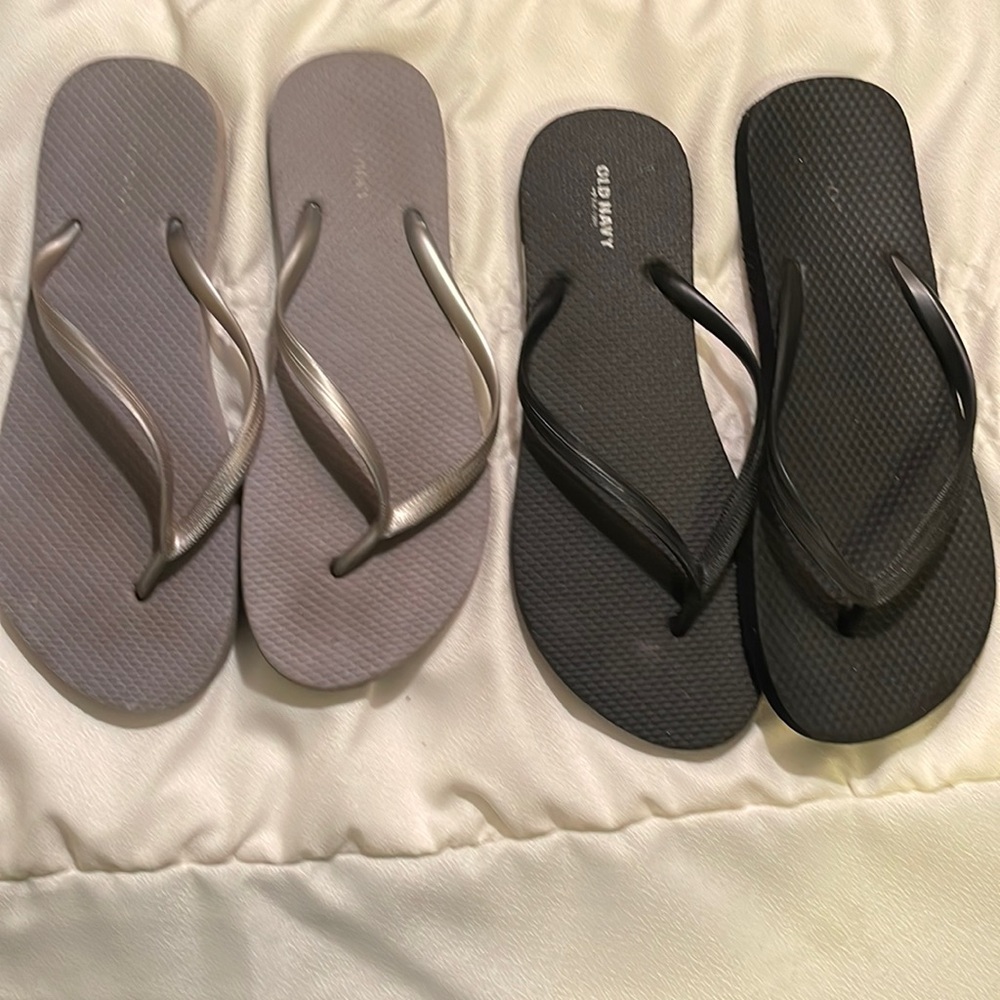 Silver and Black old navy flip flops size 9
